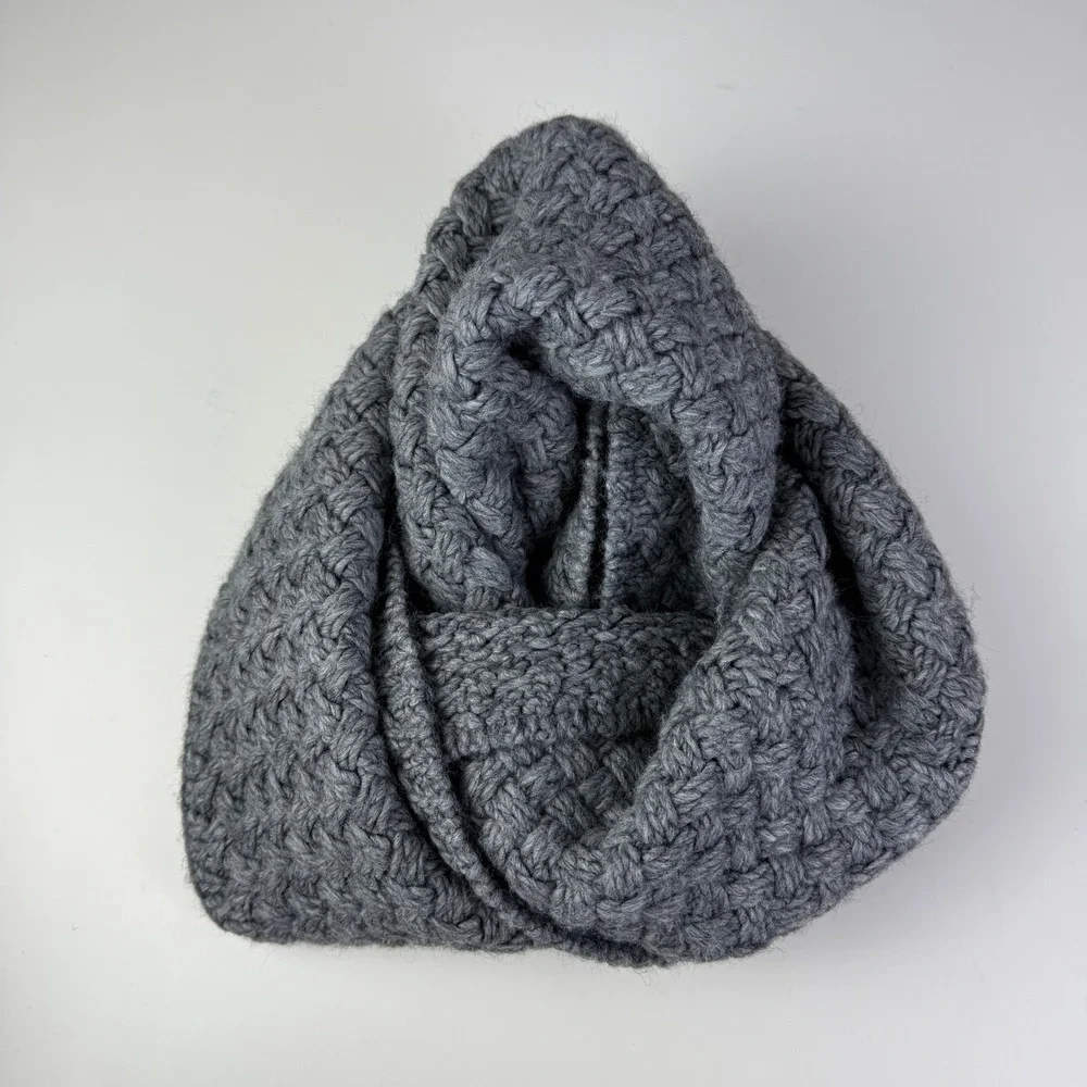 NWT DKNY Donna Karan New York Gray Knit Infinity Scarf Neck Warmer Cowl One Size